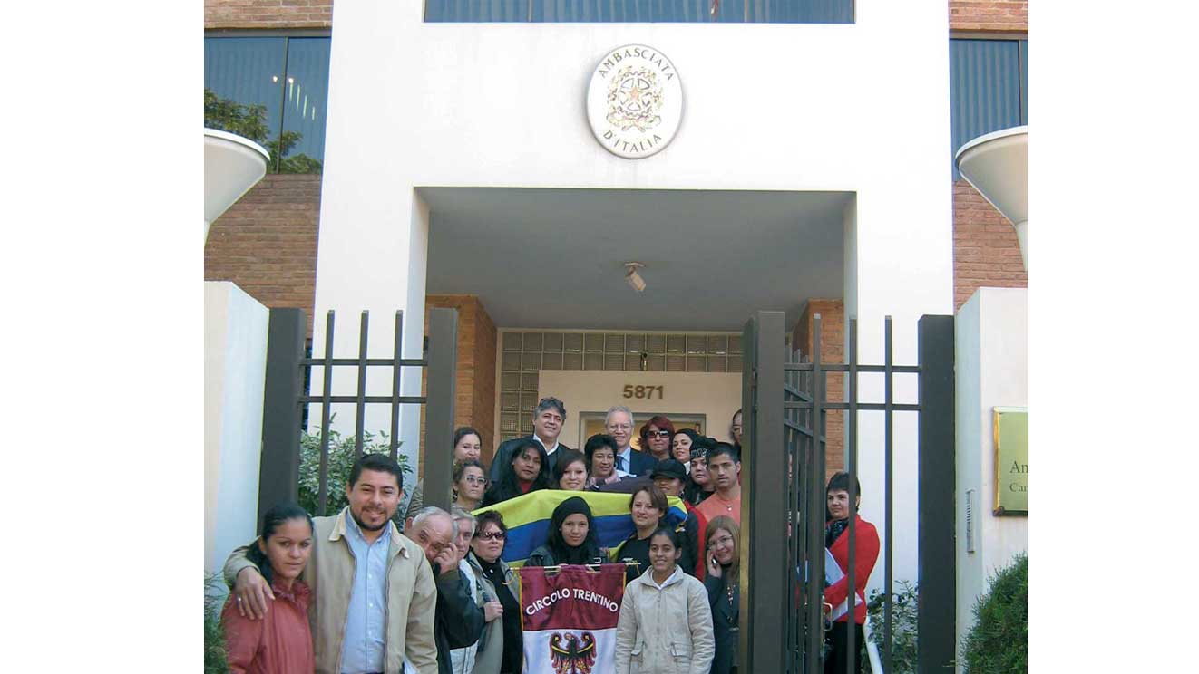 Con altri circoli Trentini del Paraguay visita all'Ambasciata d'Italia ad Asuncion